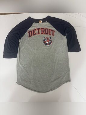 Vintage Detroit Tigers raglan baseball tee from the late 70s/early 80s.